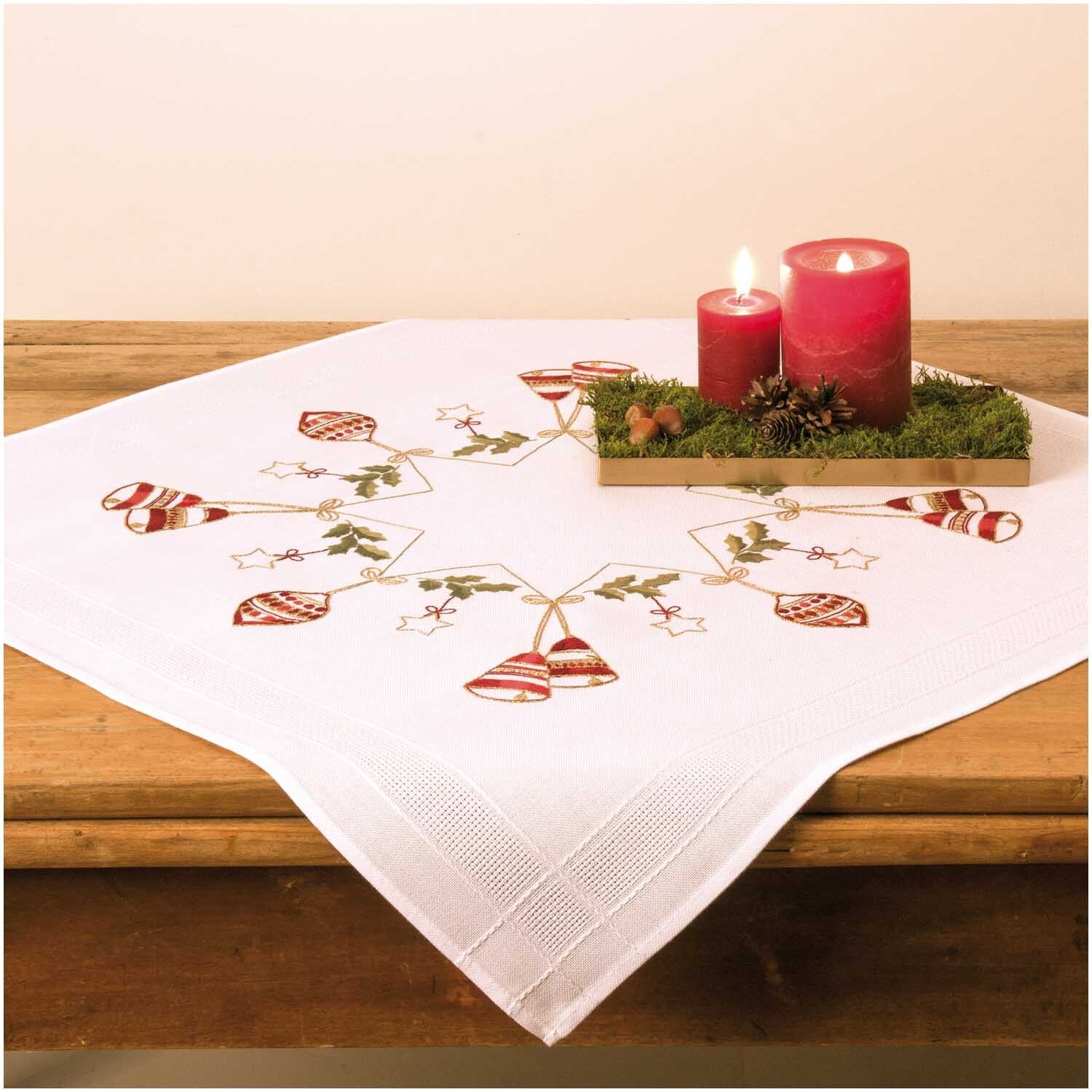 Rico Design Stickpackung Tischdecke Stern mit Kugeln 80x80cm