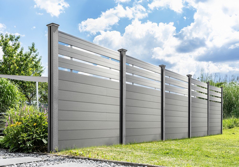 WPC-Sichtschutzzaun CORTADO - 5x Element + 6x Pfosten mit 3 Luftöffnungen - Grau