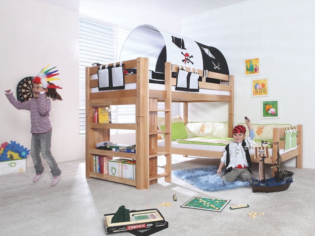 Etagenbett BENI L Buche massiv natur lackiert, 2 Liegeflächen über Eck, mit Stoffset Pirat