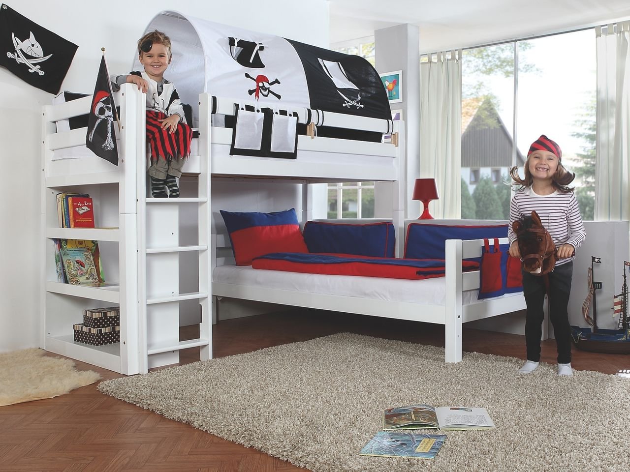 Etagenbett BENI L Buche massiv weiß lackiert, 2 Liegeflächen über Eck, mit Stoffset Pirat