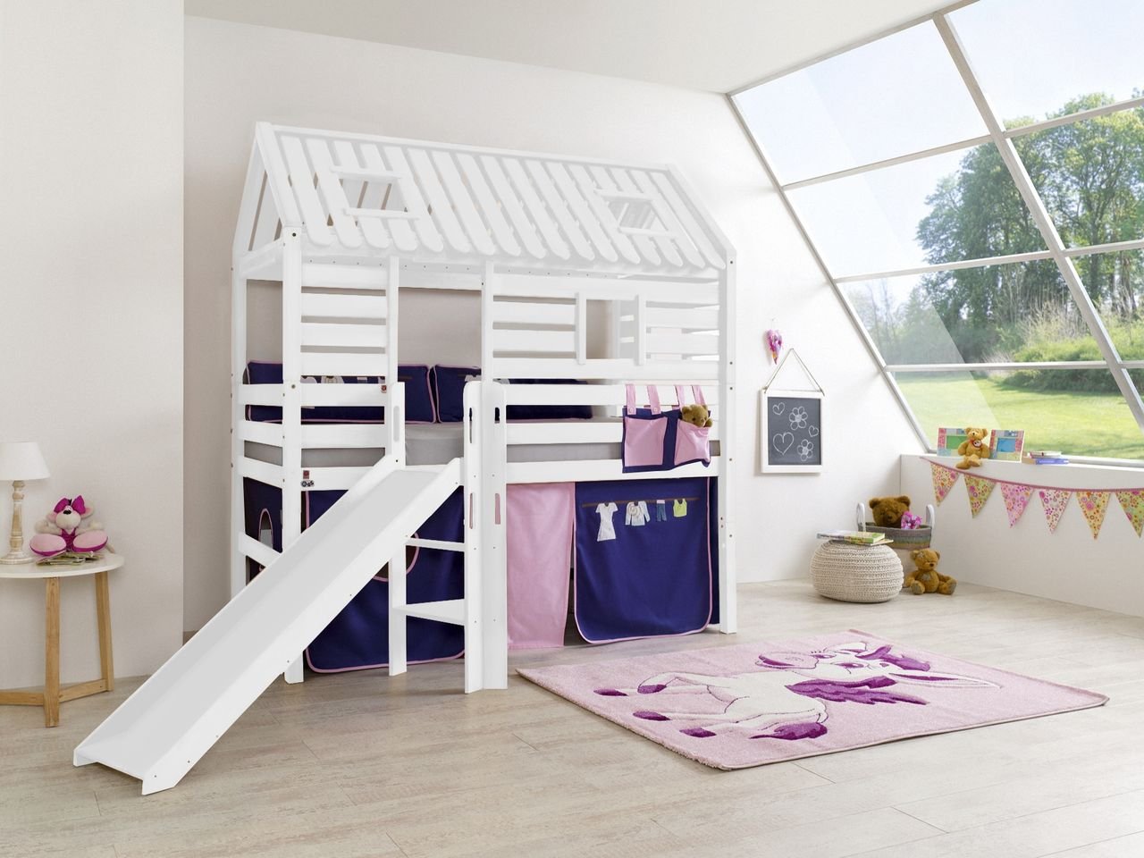 Spielbett Tom´s Hütte und Bett Eliyas mit Rutsche und Textilset, Buche massiv weiß lackiert