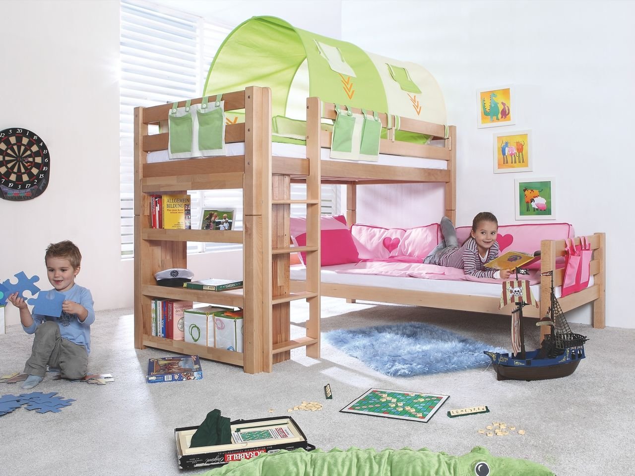 Etagenbett BENI L Buche massiv natur lackiert, 2 Liegeflächen über Eck, mit Stoffset Beige/Grün