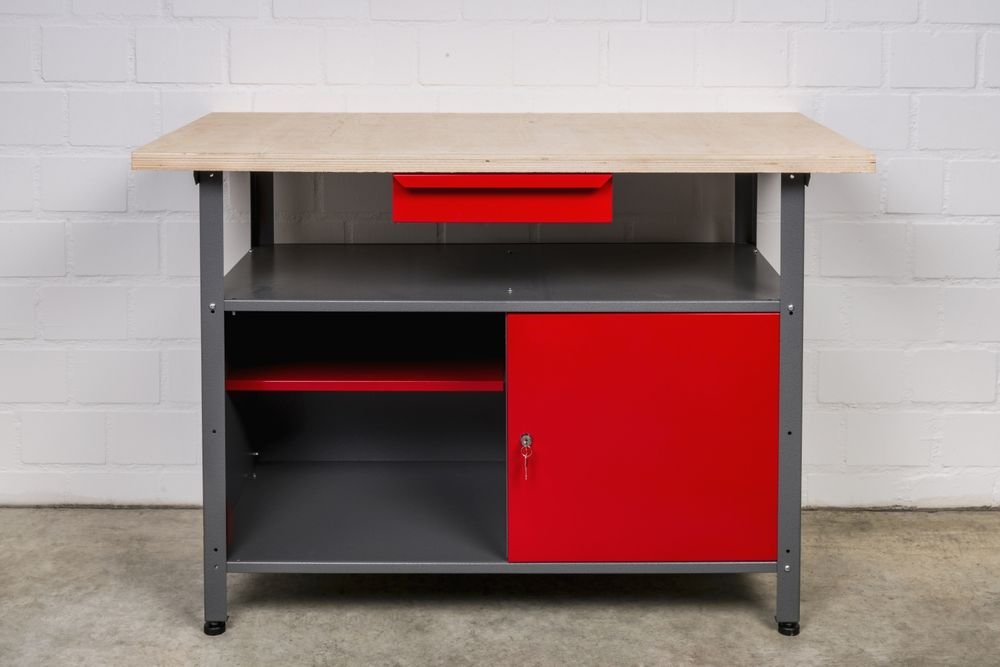 Werkbank mit Schublade, einer Tür und einer freien Ablage (links)