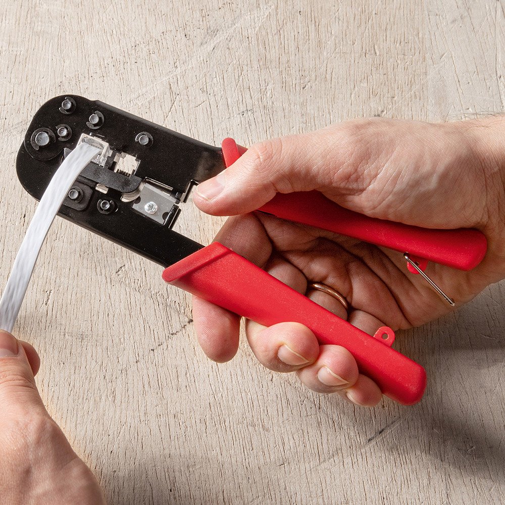 Abisolier- & Crimpzange mit Steckverbindung