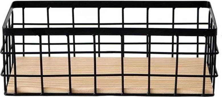 Kleiner Aufbewahrungskorb aus Metalldraht im Farmhouse-Organizer mit Holzboden für die Küche.