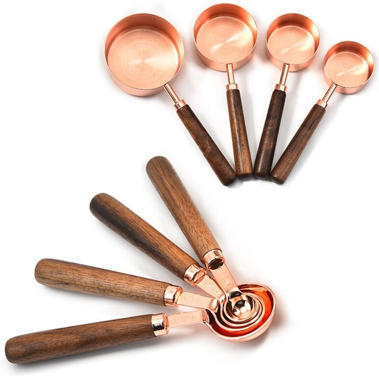 Messbecher- und Löffelset aus kupferfarbenem Walnussholz mit roségoldenen Holzgriffen, 8-teiliges Messlöffelset