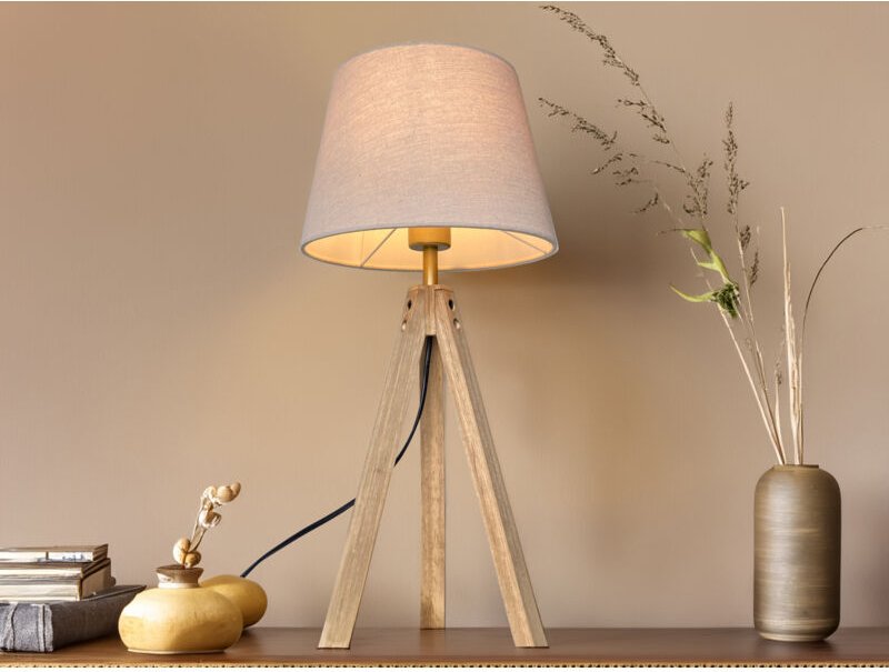 Große Tischlampe mit Dreibein aus Holz, Stoffschirm Creme Weiß, Höhe 55cm