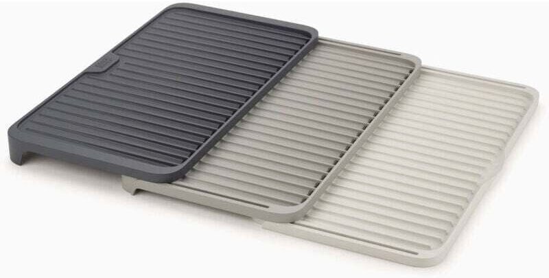 Joseph Joseph Tier Geschirrabtropfgestell, großes Abtropfvolumen, faltbar und kompakt, rutschfest, moderne graue Farbe.