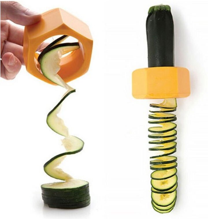 Trade Shop Traesio - Trade Shop - zucchini und gemüse in einer spiralförmigen form schneiden in der form eines würfels t...