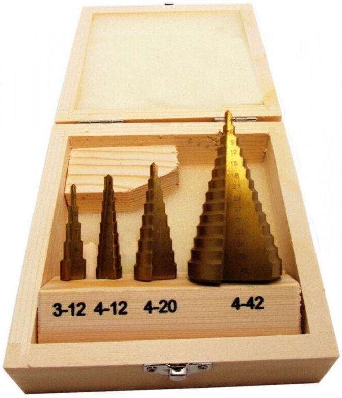 Trade Shop Traesio - Trade Shop - kit 4 stück konische hss-stufenfräser 4-42 mm konische stufenfräser VERGRÖßERUNG -