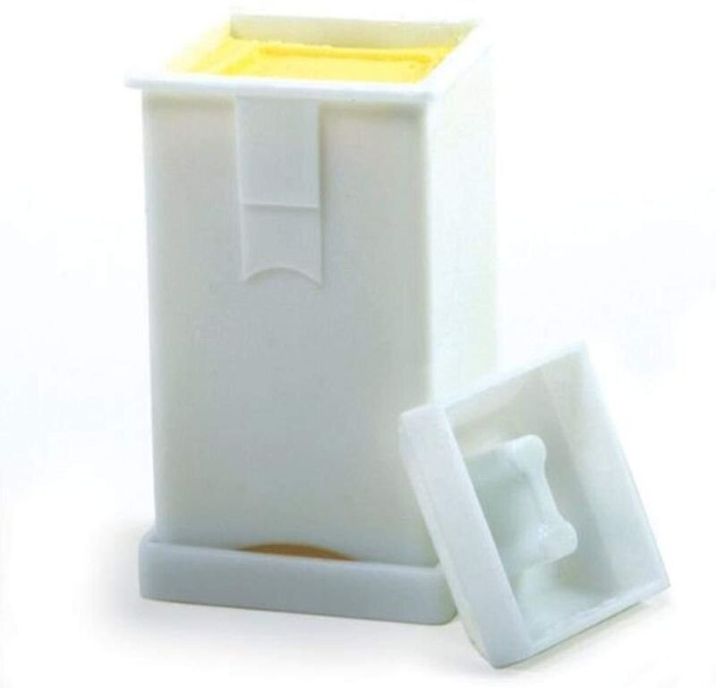 Packung weiße streichfähige Butter