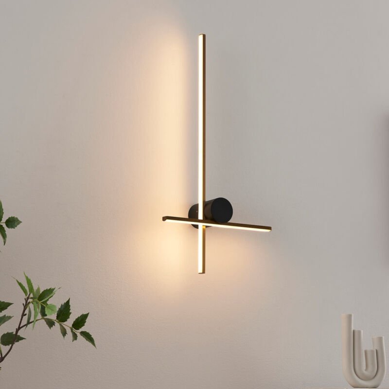 Große sich kreuzende Design LED-Wandleuchte Schwarz und Messing -Mallow