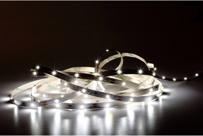 Muller Licht - Müller-Licht 20100322 LED-Streifen-Komplettset mit Stecker 230 v 5 m Neutralweiß 1 St.