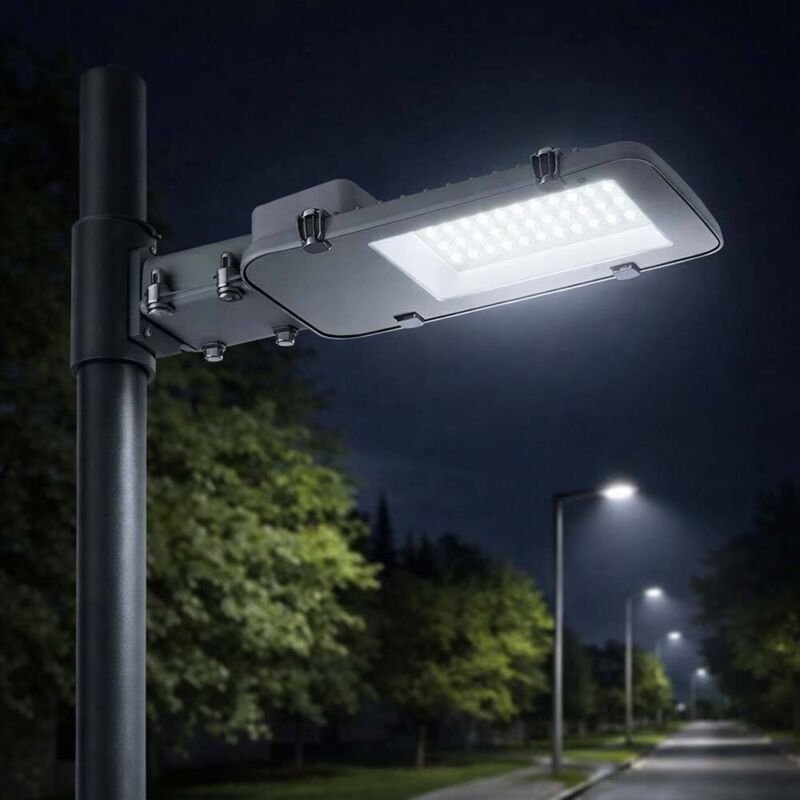 Led Straßenlampe Straßenlaterne Parkplatzbeleuchtung Außen Straßenleuchte für draußen, Aluminium grau, 30W 800lm 6500K, ...