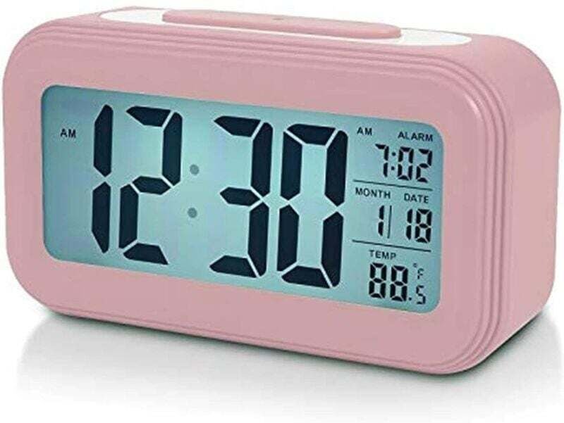 Uhr, 11 cm, batteriebetriebener digitaler Wecker fürs Schlafzimmer, LCD-Nachttischwecker mit Schlummerfunktion, Hintergr...
