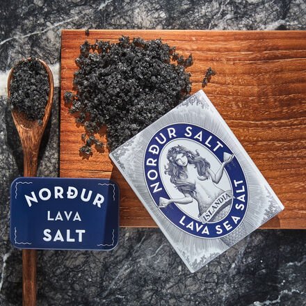 Isländisches Lava-Meersalz 100 g - Schwarzes Gourmetsalz mit Aktivkohle, knusprige Flocken, Finishing-Salz für Fleisch, ...