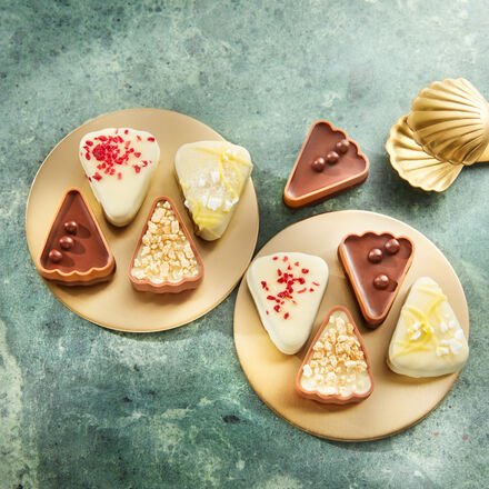 Belgische Pralinen in Tortenstück-Form 150 g - handgefertigt, aus weißer & Vollmilchschokolade, 4 Sorten, in Geschenkver...