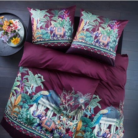 Satin-Bettwäsche Mumbai - 135/200 + 80/80 cm, buntes Motiv auf Bordeaux, 100 % Premium-Bio-Baumwolle, GOTS-zertifiziert