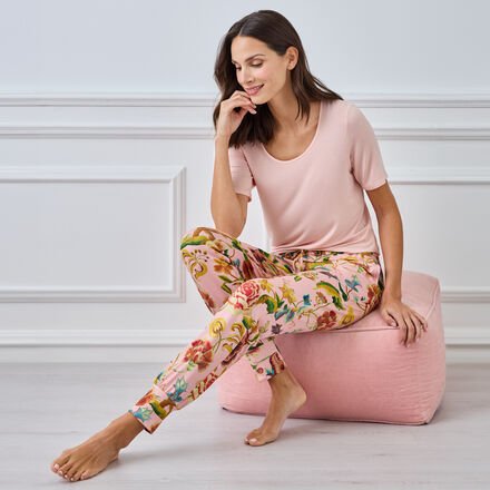 Thumbnail - Komfort Pyjamahose Blumenmuster Rosa, mit 2 Eingrifftaschen und Gummizug, weiche Bündchen an den Abschlüssen, 96% Lenzin...
