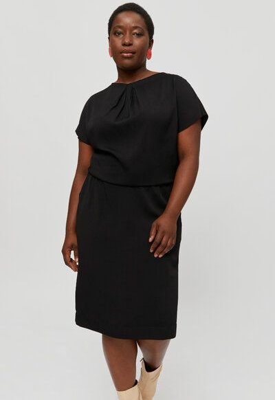 AYANI Amy | Midikleid mit Bleistiftrock und Ausschnittdetail