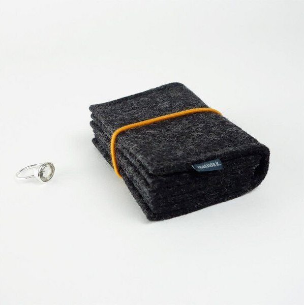 matilda k. manufaktur Schmuckaufbewahrung 'schmucknest' mittel aus Wollfilz 'matilde' mit Rundgummi-Verschluß in vielen ...