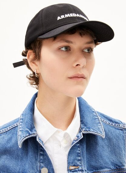 ARMEDANGELS YENAAS WORD ICONIC Å Unisex Kappe aus Bio-Baumwolle