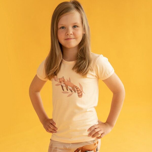 Thumbnail - Curious Stories T-shirt für Kinder aus Bio-Baumwolle mit dem Panda Print und uni Hintergrund