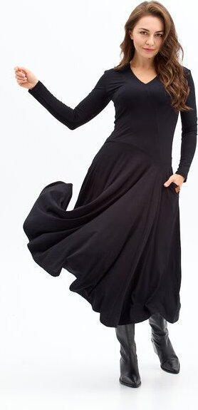 Kleid Lia – Maxikleid mit ausgestelltem Rock – Lange Ärmel – V-Ausschnitt – Versteckte Taschen – 100% in der EU fair pro...