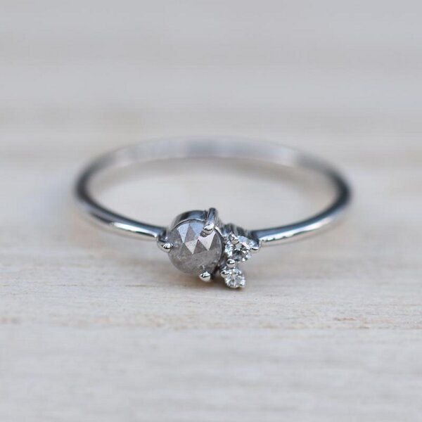 Eppi Goldring mit Salt'n'Pepper Diamant und Diamanten Marine