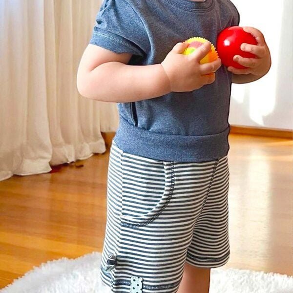 Gestreifte Baby-Shorts 'OrganicEra' aus Bio-Baumwolle