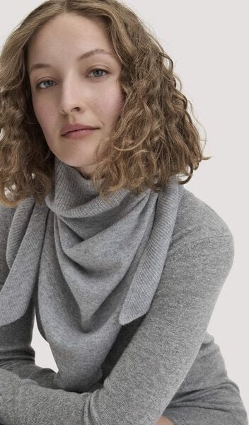 hessnatur Dreieckstuch BETTER RECYCLING aus reinem Kaschmir