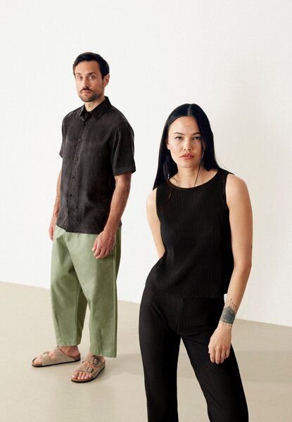 Givn Berlin Plisseetop GBWILLA aus recyceltem Polyester - Black (Pleats)