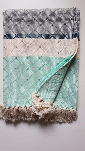 BAGHI Plaid aus recycelter Baumwolle von Hand gewebt