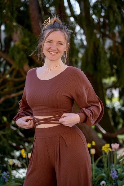 Vivien Joy Flower Pulli mit Schlitzen an den Ärmeln - Farrah