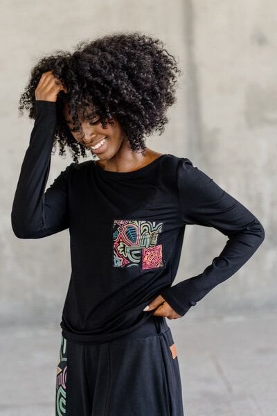 Bluse Yuna – Klassischer & figurbetonter Schnitt – Langen Ärmeln – Rundhalsausschnitt – 100% in der EU fair produziert –...