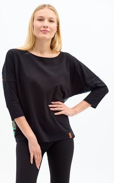 Thumbnail - Bluse Kanta – lockerer Trapezschnitt aus Bio-Baumwolle – mit KOKOworld-Print – 3/4-Arm – perfekt für Yoga, Pilates, Allt...