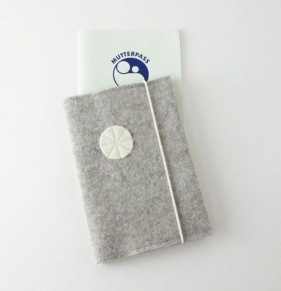 matilda k. manufaktur Umschlag für Mutterpass aus Bio-Filz 'marta'