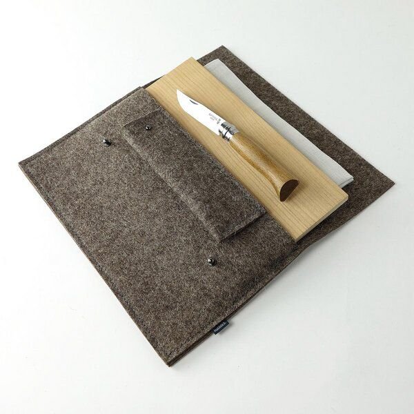 matilda k. manufaktur Brotzeit-Set bestehend aus Wollfilz-Tasche komplett mit Kirschholz-Schneidbrett , Opinel-Messer un...