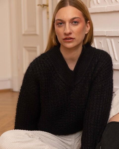 Alma & Lovis Pullover mit Perlfangmuster aus Suri-Alpaka-Mix | V-Neck Pullover