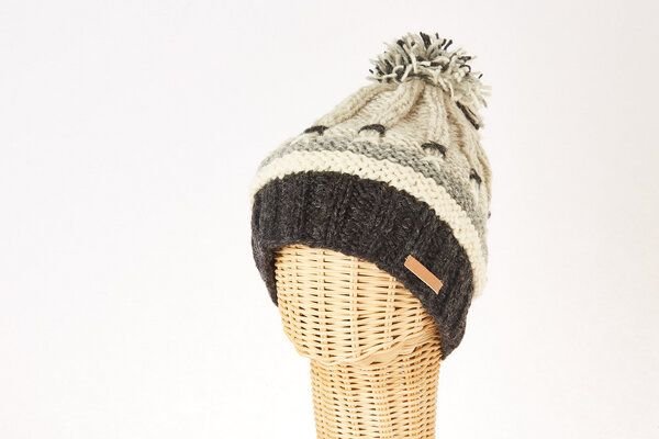 short'n'pietz Schurwollmütze bunt gestrickt mit Bommel