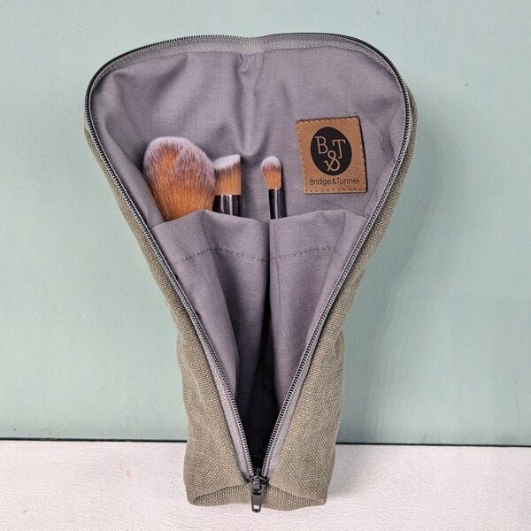Thumbnail - Bridge&Tunnel Pinseltasche Leinen oliv