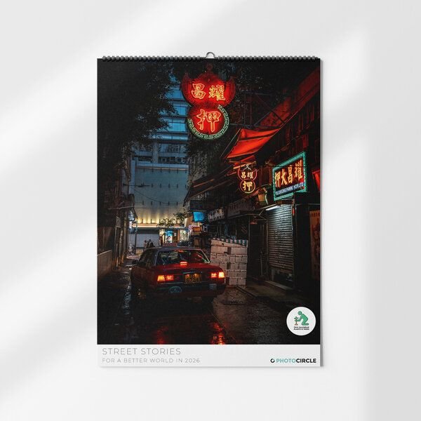 Thumbnail - Photocircle Street Stories Kalender 2026 / Street Photography Wandkalender
