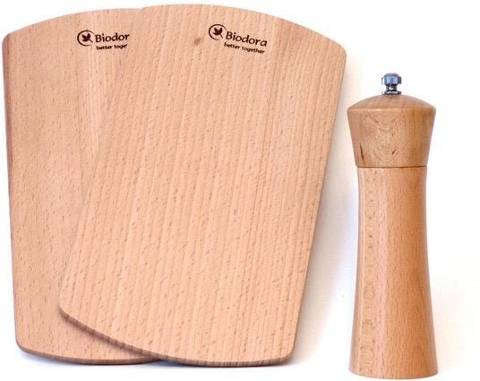 Biodora Gewürzmühle mit 2 Holzschneidebretter