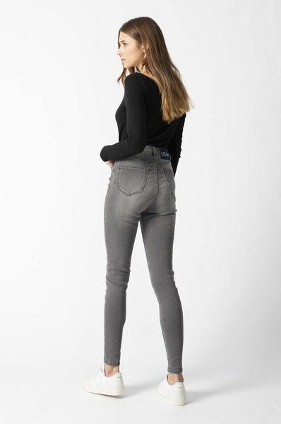 Thumbnail - United Change Makers Carrie Super Skinny Super High Waist Jeans