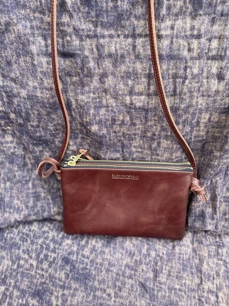 ELEKTROPULLI Lederhandtasche MAT aus Leder mit 2 Reißverschlüssen und 3 Fächern, 3-in-1 Bag