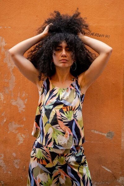 Top Zuri – Dünnen Trägern – Rundhalsausschnitt – Viscose mit Elasthan – Farbenfrohes Print KOKOworld – Fair produziert i...