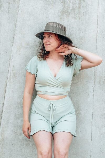 Vivien Joy Wickeltop mit Schmetterlingsärmel - Farrah