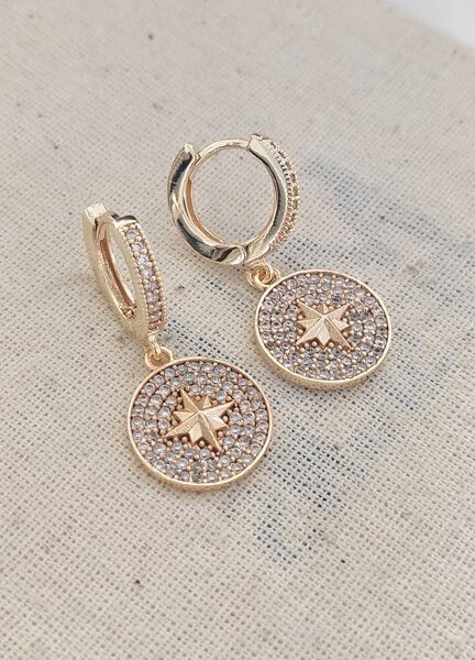 Thumbnail - noca Elegante, handgefertigte Creolen mit funkelnden Zirkonsteinen und einem strahlenden Polarstern-Anhänger – ein stilv...