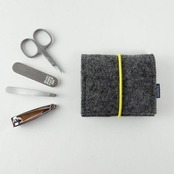 matilda k. manufaktur mini-maniküre-set 'jacob' (mit Nagelknipser) aus Wollfilz mit Rundgummi-Verschluß in vielen Farben
