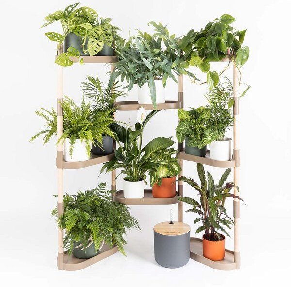 CitySens Blumenregal mit 8 Ablagen und automatischer Bewässerung.